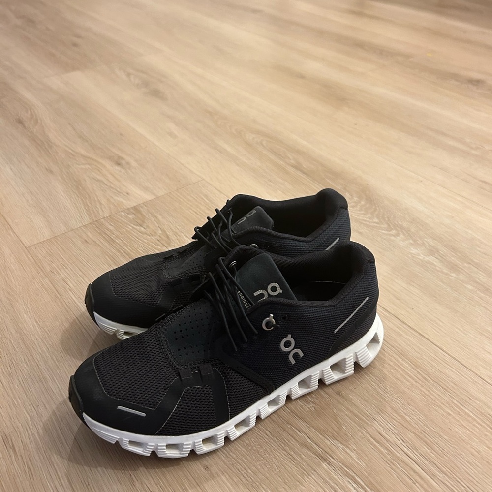 black on cloud 5 lightly worn womens 6.5